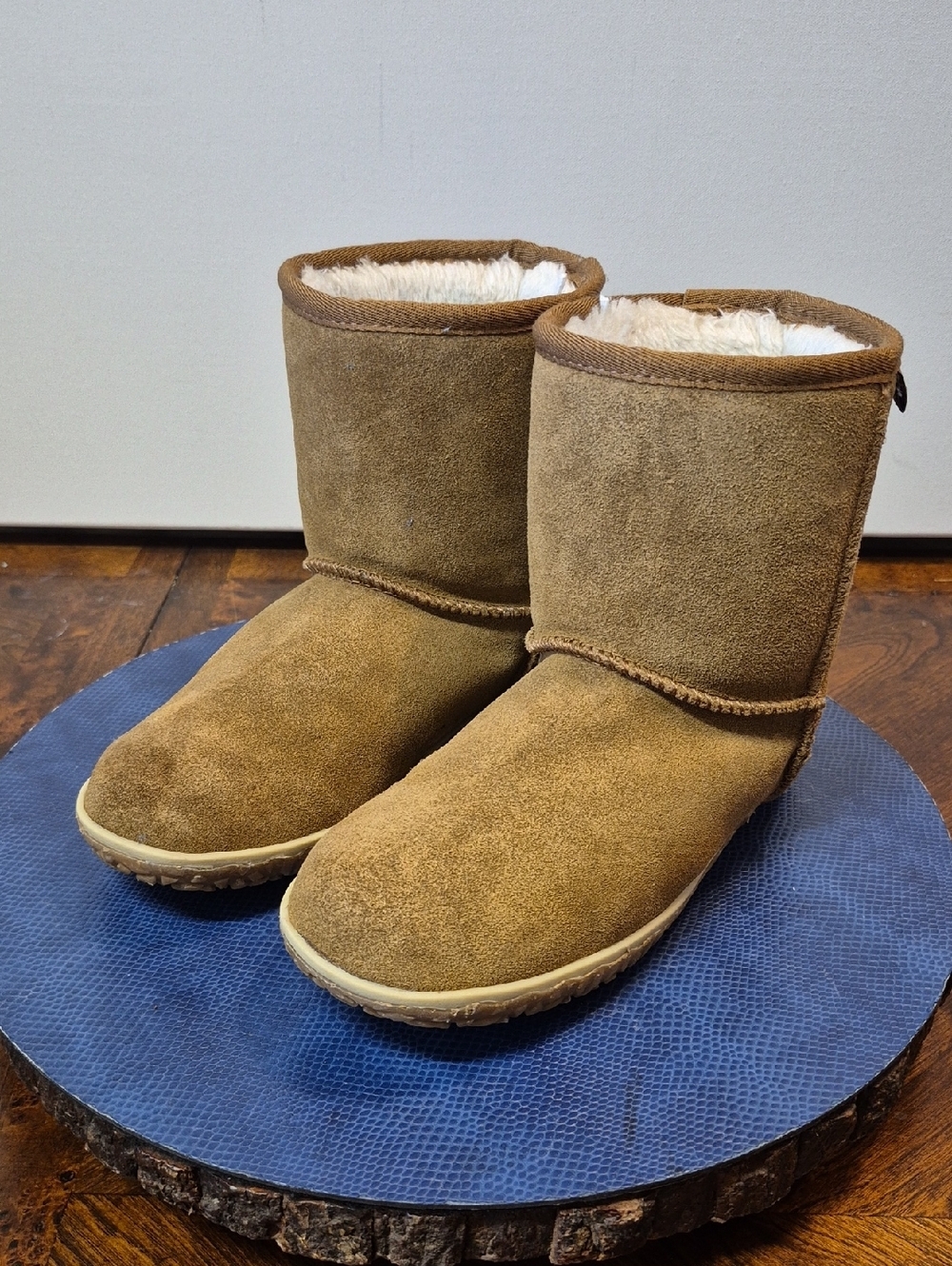 Minnetonka Womens Olympia Short Boots in Golden Tan Size 8M (#1032s)